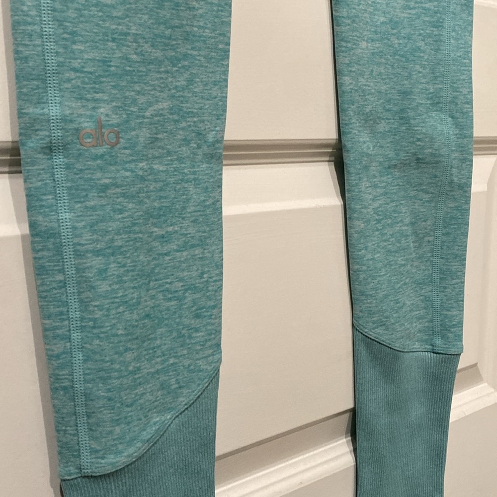 Alo Leggings - Picture 7 of 9